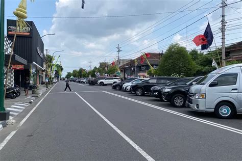 Parkir Liar Jadi Biang Macet Di Jalan Pasar Kembang Jogja Tiap Musim