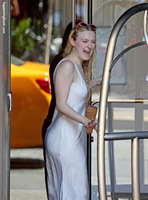Dakota Fanning Dakotafanning Nude The Fappening Photo FappeningBook