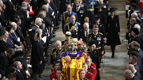 Mort de la reine Elizabeth II la période de deuil royal est