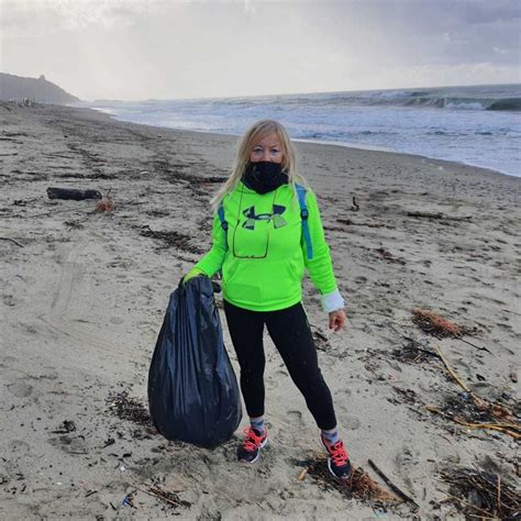 Foto Ascea Volontari In Azione Per Ripulire La Spiaggia Dai Rifiuti