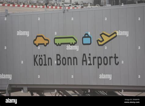 Koeln Themenfoto Flughafen Flugzeug Transport Koeln Bonn