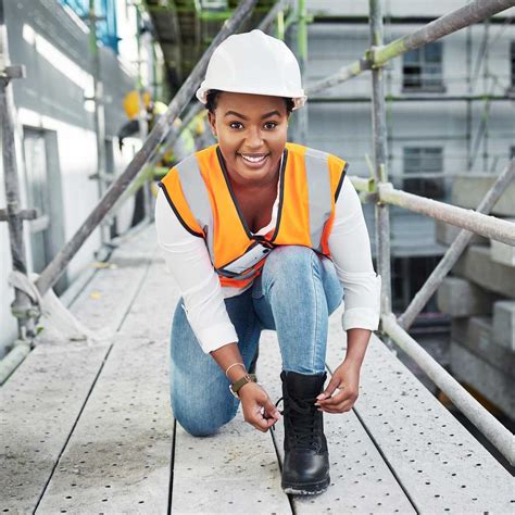 6 Best Women's Work Boots to Step Up Your Work Game