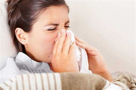 Viral Fever Symptoms जाणून घ्या व्हायरल फीव्हरची लक्षणं आणि घरगुती उपाय