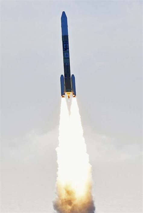 Japan launches rocket carrying lunar lander and X-ray telescope to ...