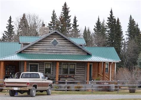 Love this house and ranch! | Heartland ranch, Ranch house, House design