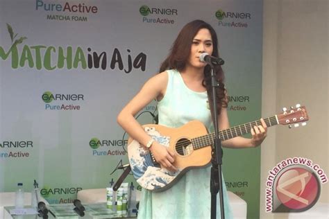 Gitar Sheryl Sheinafia