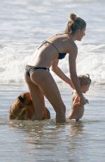 Gisele Bundchen In Bikini At A Beach In Costa Rica Hawtcelebs