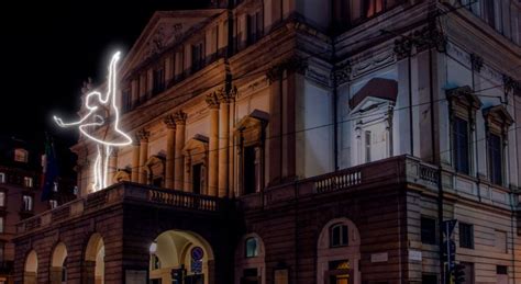 Big Ballerina Al Teatro Alla Scala Installazione Di Light Art Per L