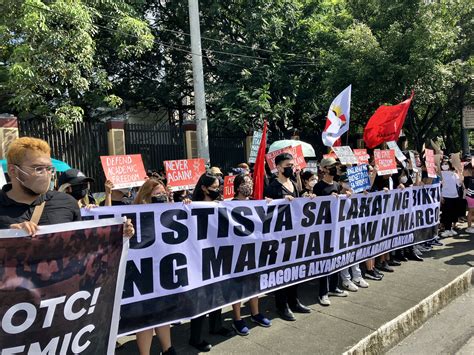 Abs Cbn News On Twitter Look Activists Gather Outside The Commission