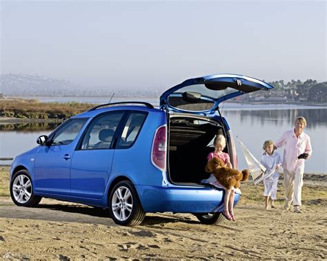 Skoda Roomster Bilder. Fünftürer 530 Liter Kofferraum.