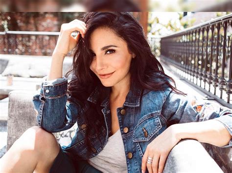 Martha Higareda Presume Sus Curvas En Mini Bikini Azul