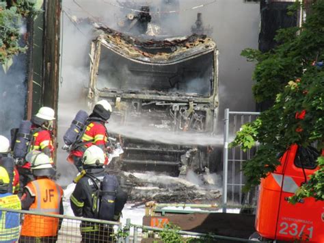 Feuer Zerst Rt Scheune Wohnhaus Gerettet Einsatzbericht W Rzburg