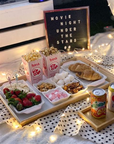 Romantic Date Night Ideas Film Avond Hapjes Nightsnacks Afspraakje