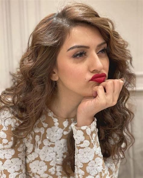 Take Cues Of Beauty And Makeup Secrets From Hansika Motwani To Slay