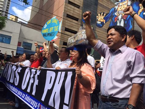 Protesters troop to China consulate over sea dispute on Independence ...