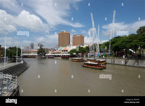 Ausflugsboote Auf Dem Singapore River Fotos Und Bildmaterial In Hoher