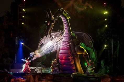 Fantasmic at Disneyland: The Complete Guide