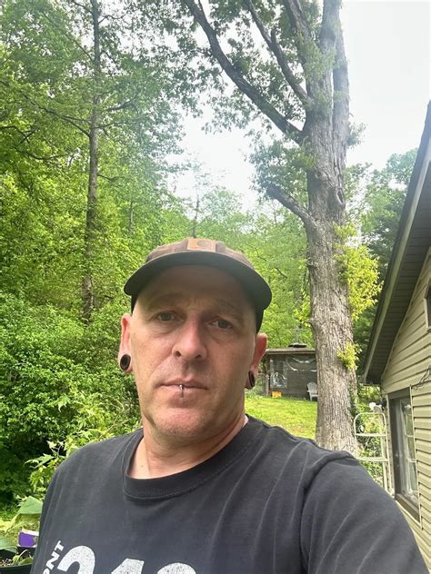 Inside The Weirdest World Of Knoxville Craigslist: You'll Never Look At It The Same Image 14