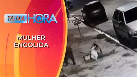 Mulher Crian A Engolida Por Uma Cratera Na Cal Ada T Na Hora