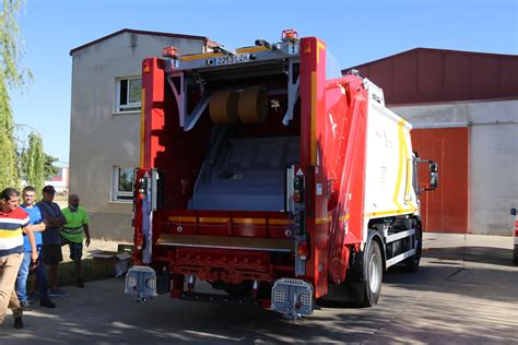 La Mancomunidad Peñaranda Estrena Un Nuevo Camión De Recogida De