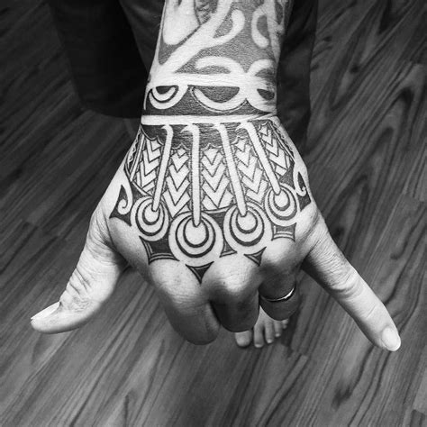 Hawaiian Tattoo Design On Hand Polynesian Tattoo Meanings Polynesian