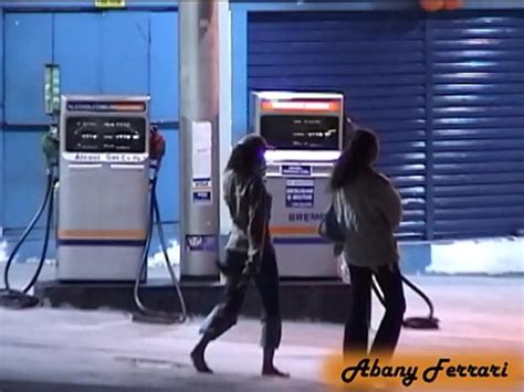 Andando Pelada nas Ruas de São Paulo Exibicionismo 100 Real XVIDEOS