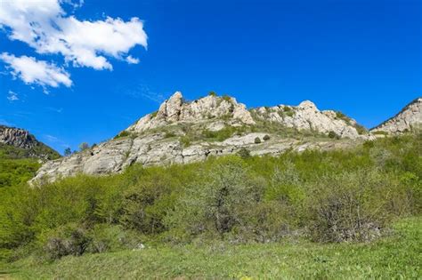 Montanhas Altas De Pedra Calc Ria Antigas De Forma Arredondada Na