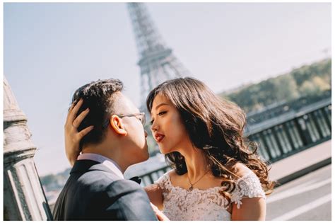 Paris Autumn Wedding Photoshoot At Bir Hakeim Alexandra III Bridge