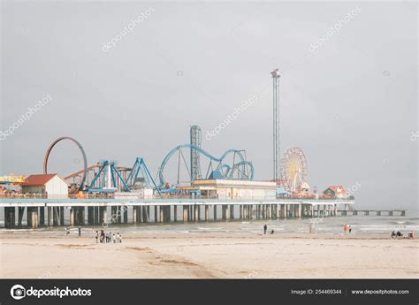 The Galveston Island Historic Pleasure Pier, in Galveston, Texas ...