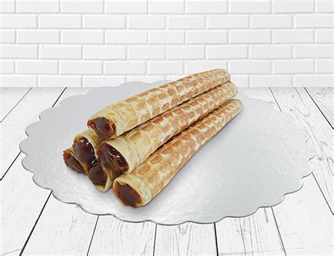 Вафельная трубочка со сгущенкой