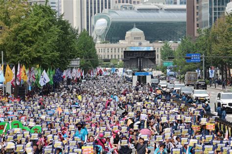 날씨 좋은 토요일 서울 도심 갈 땐 대중교통 이용을양대노총 광화문·여의도서 대규모 집회