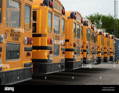 Autobuses Naranjas Fotografías E Imágenes De Alta Resolución Alamy