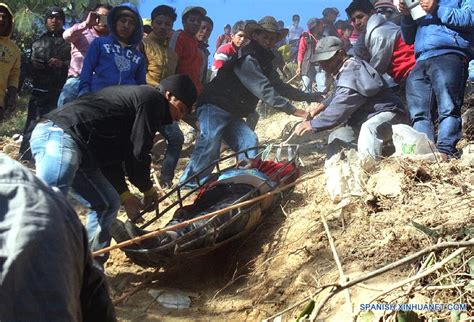 Autobús cae a barranco en Guatemala y deja al menos 19 muertos 2