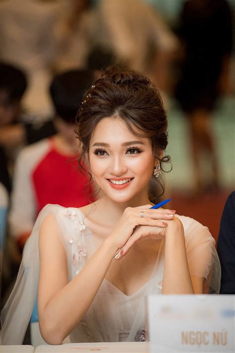 Khi Hot Girl M Ng I Thi Hoa H U Ng I L Ng C Vi N Ti M N Ng Ng I Ng Quang Ng I V Cao Nh T