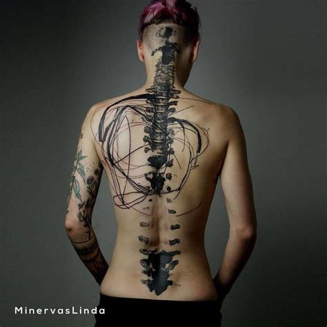 52 Spine Tattoos That Are Elegant And Beautiful Tatouage Sur La