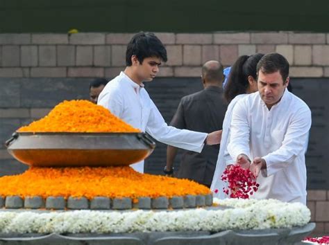 Congress Pays Tributes To Former Pm Rajiv Gandhi On His Birth