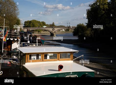 River Thames Kew Bridge London England Stock Photo Alamy