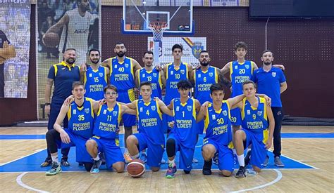 Victorie la debut pentru echipa de baschet seniori a CSM Ploieşti 77