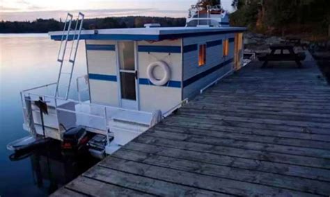 Rent The 38ft Blue Houseboat For 6 People In Gananoque Ontario