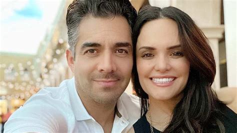 Omar Chaparro Y Su Esposa Lucy Celebran A Os De Casados Con Lujosas