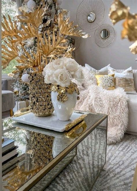 Pin By Oris Pineda On Minimalista In Gold Living Room Decor