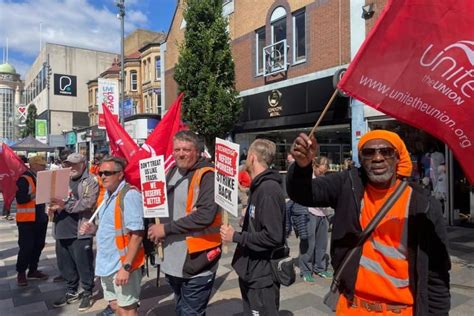 Redbridge Refuse Strike Against Labour Council