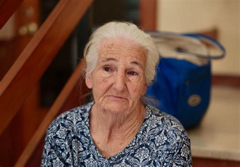 Desahucian a una mujer de 77 años con dos nietos de 13 y 17 años en