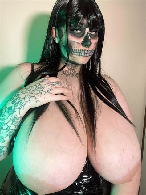 Happy Late Halloween Nudes Biggerthanherhead NUDE PICS ORG