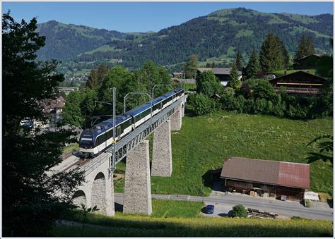 Ein Mob Alpina Zug Auf Der Fahrt Nach Montreux Kurz Vor Der Ankunft In