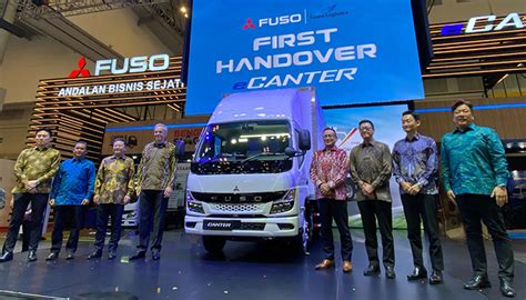 Gerak Cepat Mitsubishi Fuso Langsung Serah Terima Ecanter Ke Konsumen