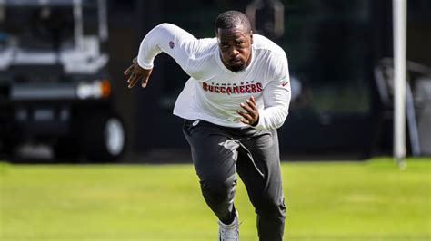 Lavonte David And Devin White In A Foot Race