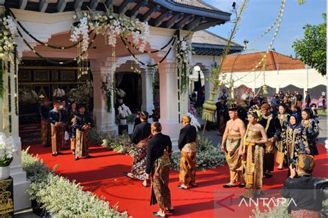 Jokowi Bentuk Nguri Uri Budaya Ngunduh Mantu Kaesang Erina