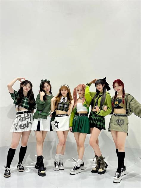 Media Tweets By Stayc스테이씨 Staycofficial Twitter Stage Outfits Kpop Outfits Girl