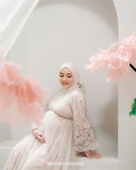 Maternity Indoor Di 2024 Gaun Ibu Hamil Fotografi Kehamilan Wanita